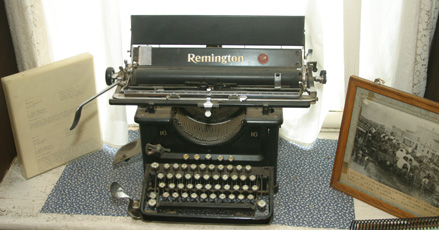 typewriter01.jpg