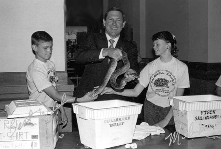 Gov. Hayden with Caldwell students (March 1988)